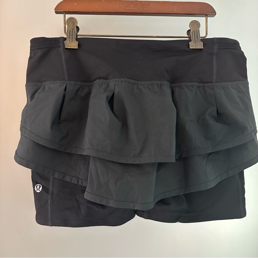Lululemon athletica Black Women's athletic Shirt w shorts - Picture 6 of 7